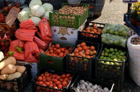 Deri në 10 euro një kilogramë fasule sot në tregun e Gjakovës, ankohen blerësit
