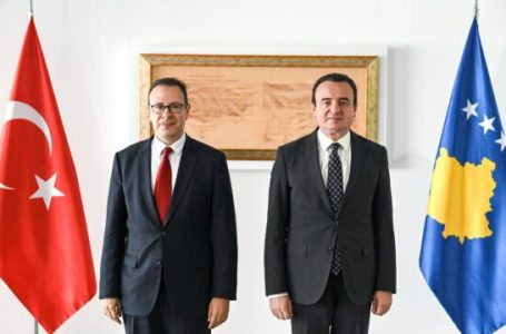Kurti pret në takim ambasadorin turk