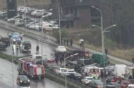 Aksident në Veternik, përfshihen 11 vetura dhe një kamion