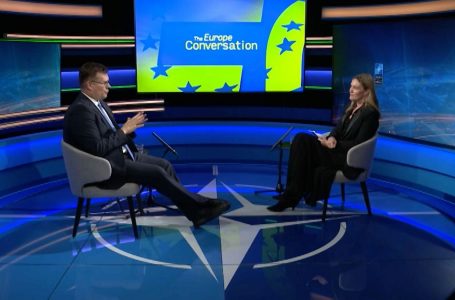 “Jepini Ukrainës një ftesë për t’u anëtarësuar në NATO”, thotë ministri lituanez i mbrojtjes
