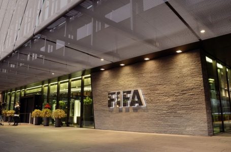 Kartoni i kuq: Disa nga rregullat ndërkombëtare të transfertave të FIFA-s bien ndesh me ligjin e BE-së