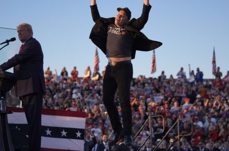 Elon Musk i bashkohet Donald Trumpit në tubimin e fushatës zgjedhore në SHBA