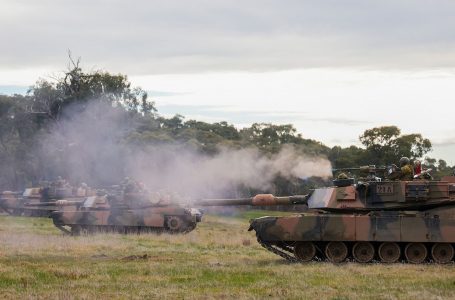 Australia miraton dhurimin e madh të tankeve pa fije për Ukrainën