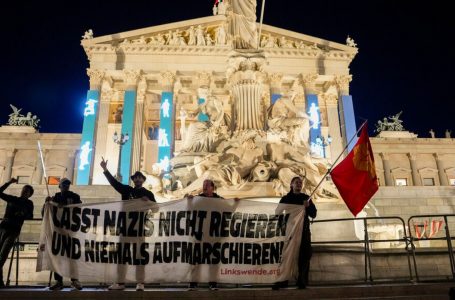 Mijëra protestojnë në Vjenë kundër të djathtës ekstreme përpara bisedimeve për koalicionin