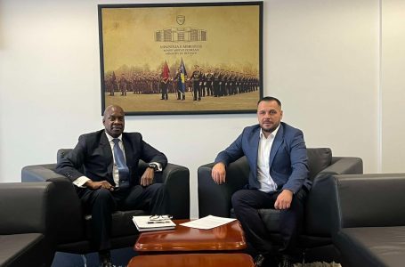 Maqedonci takohet me zyrtarin amerikan