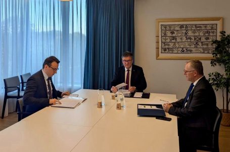 Lajçak: Jam optimist për disa përparime