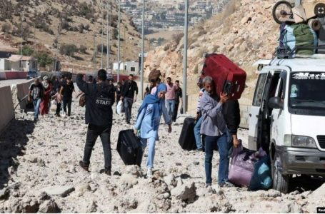 Sulmet ajrore izraelite ndërprenë vendkalimin kufitar Liban-Siri