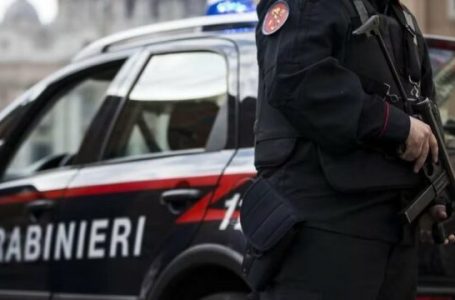 Shqiptari në Itali e mbyt bashkëshorten në sy të fëmijëve 4 dhe 6 vjeç
