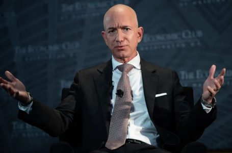 Vendimi për të mos mbështetur Harris nga Washington Post, Jeff Bezos në qendër të kritikave
