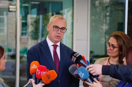 Mori mesazhe kërcënuese me emrin e Ervis Martinajt, Gazment Bardhi paraqitet në SPAK