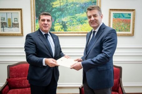 Shqipëria hap ambasadën e saj në Ukrainë