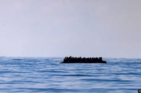 Dy të vdekur pas fundosjes së varkës me emigrantë në Kanalin Anglez