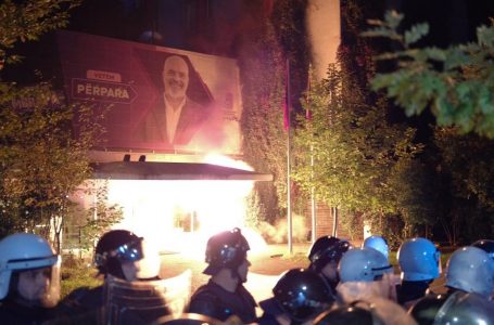 Përplasje në protestën e opozitës