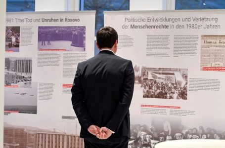 Në Gjermani u hap ekspozita “Rezistenca paqësore dhe shtetformimi në Kosovë 1988 – 1998”