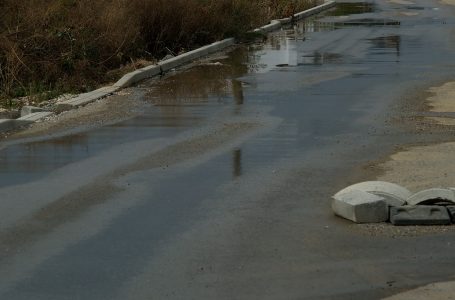 Rruga “Gucia” e rregulluar së fundmi, kanalizimet dalin në sipërfaqe