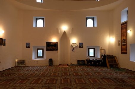 Xhamia e fshatit Molliq në gjendje aspak të mirë pas dy shekujsh qëndrueshmëri