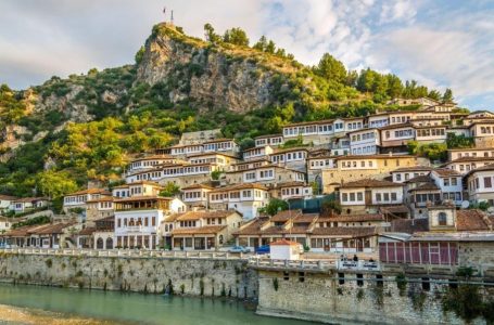 Media spanjolle: Shqipëria, “parajsa” që bashkon vendet e trashëgimisë botërore me plazhet mahnitëse