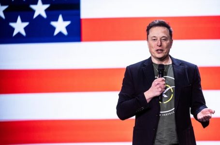Elon Musk surprizon botën me lëvizjen e fundit, blen kompaninë e avionëve “Boeing”