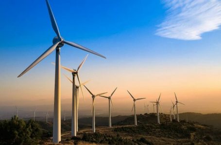 Burimet e pastra të energjisë do të prodhojnë më shumë se gjysmën e energjisë elektrike në botë para vitit 2030