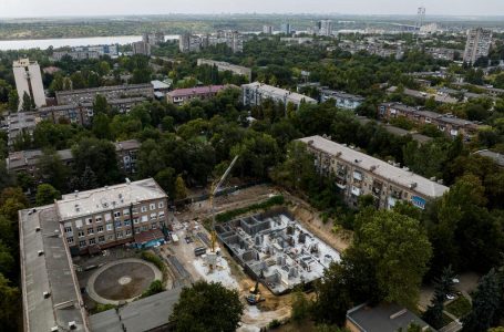 Rrezatimi dhe bombat ruse kërcënojnë këtë qytet ukrainas