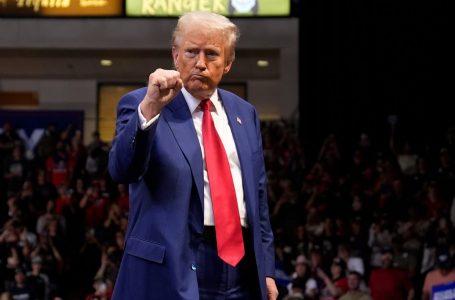 Mbi 230 mjekë i bëjnë thirrje të publikojë të dhënat shëndetësore, çka po dyshohet për aftësitë e Trump