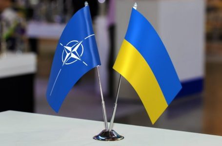 Ukraina kërkon ftesë për t’u anëtarësuar në NATO