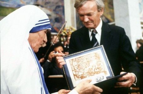 45 vite më parë Shën Nënë Terezës iu dha Çmimi Nobel për Paqe