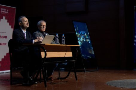 Dr. Afrim Blyta me fjalim motivues para bashkëqytetarëve të tij në “Ditët e Nëntorit”