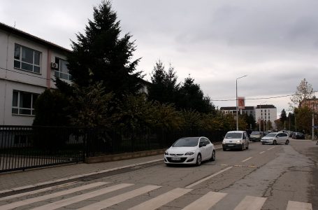Policia me plan operativ në afërsi të shkollave
