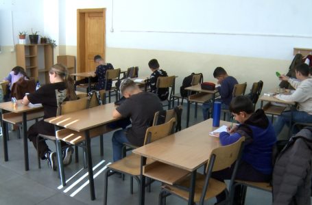Vendimi i DKA-së për ndalim të telefonave ndikon pozitivisht në shkollën “Emin Duraku”