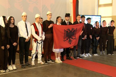 Shkolla “ Nexhmedin Nixha” kremtoi 28 Nëntorin
