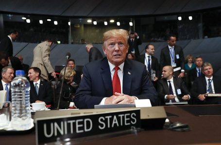 Thirrje për hetim mbi fluturimet e politikanëve të ekstremit të djathtë të BE-së për në gala të Trump
