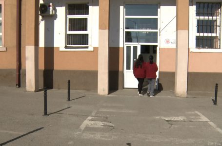 Nxënësit e komuniteteve aplikojnë për bursat që do të ndahen nga Ministria e Arsimit