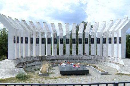 “Përmendorja e dëshmorëve e martirëve në fshatin Goden nuk po mirëmbahet”