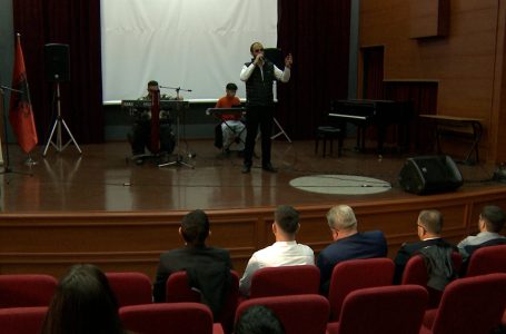 Shoqata e të verbërve “Gjakova” mbajti manifestim për nder të 28 Nëntorit