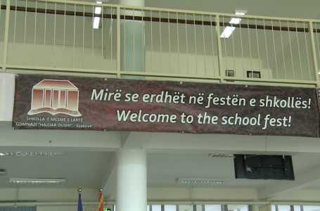 Gjimnazi “Hajdar Dushi” sot kremtoi 71-vjetorin
