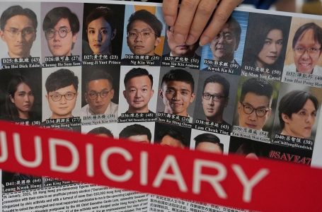 Hong Kong: 45 aktivistë pro-demokracisë dënohen me burg në rastin më të madh të sigurisë kombëtare