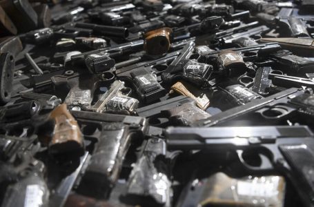 Burri në Danimarkë dorëzon 80 armë dhe granatë të dyshuar të Luftës së Dytë Botërore gjatë amnistisë së armëve