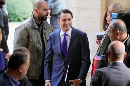 I dërguari i SHBA mbërrin në Liban ndërsa avioni izraelit godet qendrën e Bejrutit