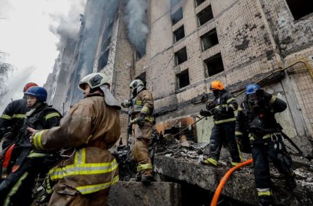 Rusët kryejnë sulm me dronë mbi ndërtesat kolektive në Mykolaiv – humbin jetën pesë civilë