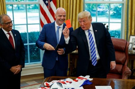 Presidenti i FIFA-s uron Trump