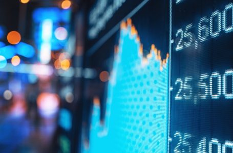 Raporti i IEA thekson progresin e pabarabartë global në vendosjen e energjisë së pastër