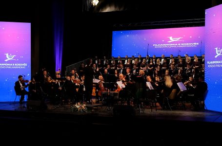 Kori dhe Orkestra e Filharmonisë së Kosovës mbajtën koncert në Gjakovë