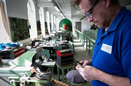Fabrika më e vjetër e gjilpërave në botë po falimenton pas më shumë se 300 vitesh funksionim