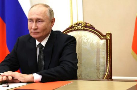Putin paralajmëron vendet perëndimore të mos furnizojnë Ukrainën me armë