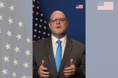 Hovenier ndan mesazh nga Prishtina për zgjedhjet amerikane presidenciale