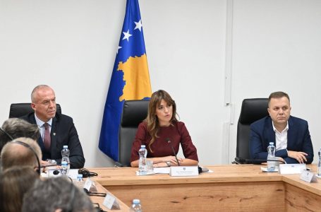 Ministrja Haxhiu në takim me krerët e sistemit të drejtësisë, flasin për reformën