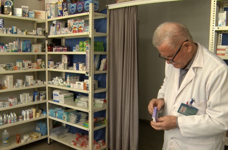 Nazmi Bejtullahu, themeltari i farmacisë në Gjakovë, ende aktiv