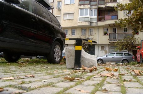 Vendosen përsëri pengesat e larguara pesë ditë më parë nga inspektorët komunal