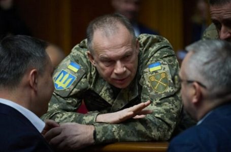 Komandanti i ushtrisë ukrainase dërgon forcat rezervë në dy pikat kritike të frontit